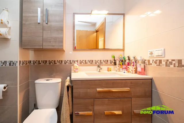 Luminoso piso de 3 dormitorios, 2 baños, garaje y trastero. — 26