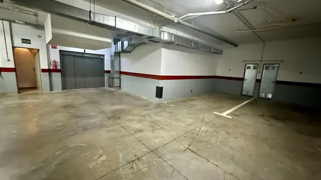Piso exterior de 3 dormitorios y 2 baños con garaje y trastero en Avenida Buenos Aires. — 42