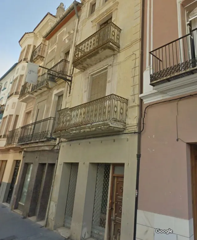 CASA DE PUEBLO EN CALLE PEATONAL