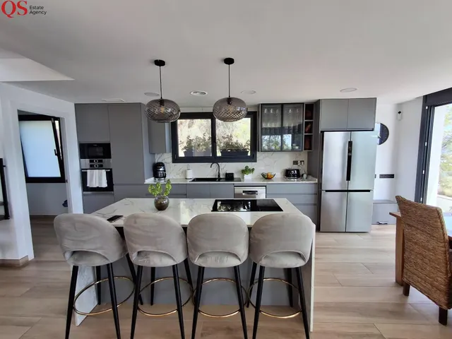 Villa contemporánea con piscina y vistas panorámicas al mar en Cunit — 10