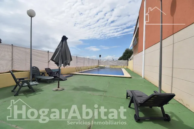¡CERCA DE LA PLAYA! ADOSADO EN RESIDENCIAL CON TERRAZA, PISC - foto 3