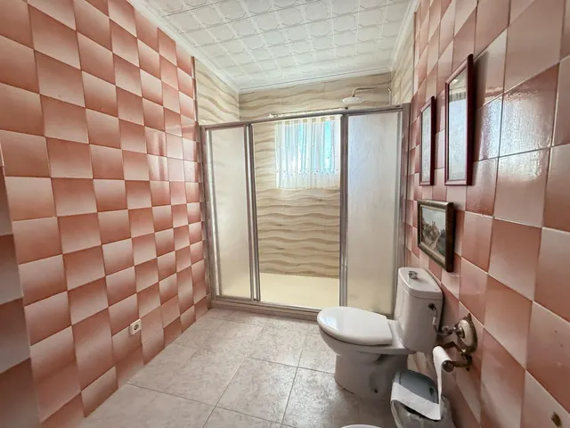 Encantador Chalet en Crevillente con Amplio Terreno y Piscina Propia — 16