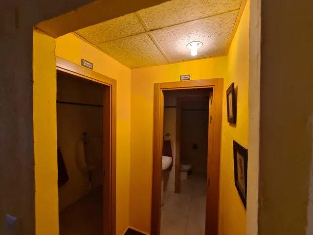 SE VENDE LOCAL  EN EL CENTRO, ACONDICIONADO COMO MERENDERO, AMPLIO COMEDOR, 2 BAÑOS. EQUIPADO. — 13