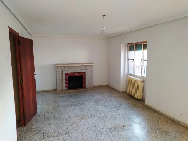 Piso con un bajo hecho vivienda y garaje. — 17
