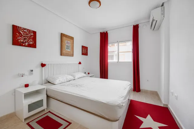 Apartamento dúplex con piscina comunitaria, Alicante, Orihuela Costa. 2 habitaciones, 89 m2, 1,6 kilómetros del mar — 16