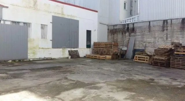 Se alquila nave industrial en centro de Carballo - foto 2