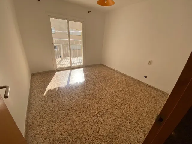 ¡AMPLIO PISO EN UNA ZONA TRANQUILA DE ALCANAR! — 33