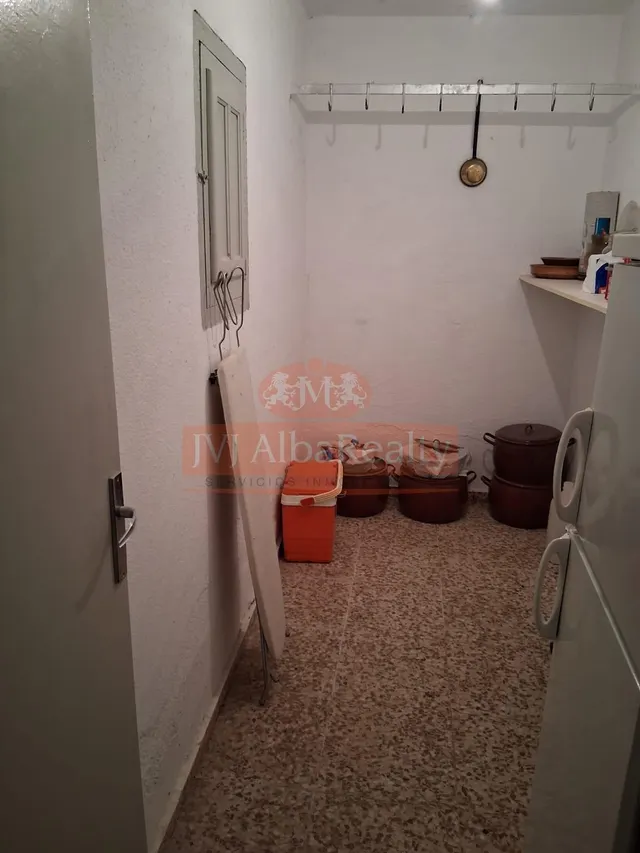 SE VENDE CASA CON PATIO EN LOS ANGUIJES. — 25