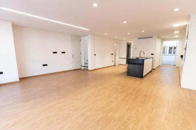 Casa reformada en 2018 con piscina y grandes dimensiones - foto 5