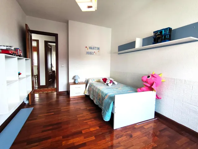 Piso exterior de 2 hab. salón, cocina independiente y baño. Plaza de aparcamiento exterior — 10