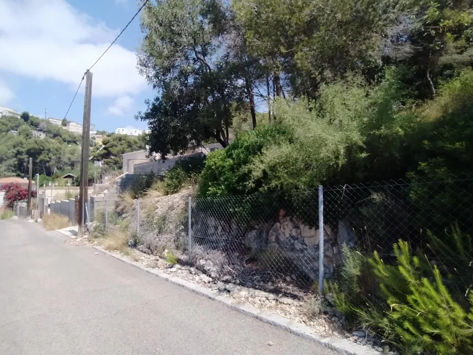 Terreno urbano edificable en venta de 840 m2 en zona residencial de Cunit