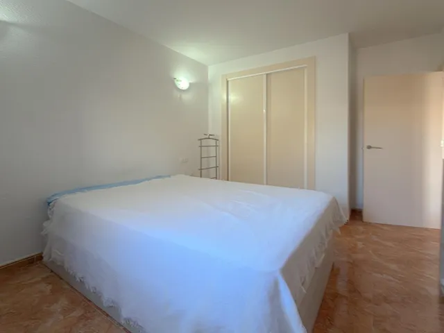 Centro! Interesante ático semireformado, con gran terraza e increíbles vistas panorámicas + 2 piscinas comunitarias — 22
