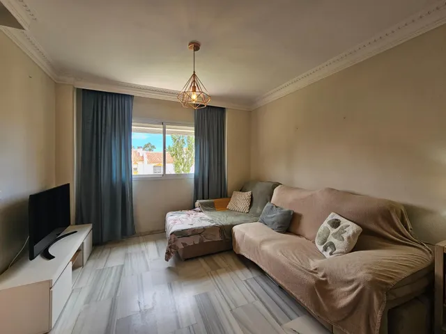 Piso familiar con Garaje, Trastero y Piscina en El Pinillo, a 800 Metros del Mediterráneo — 11