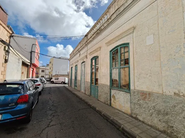 Solar urbano en esquina con gran potencial – Casco Histórico - foto 4