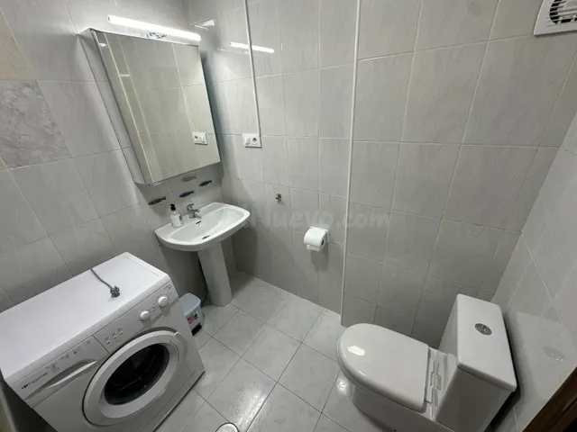 Estudio con terraza, Alicante, Torrevieja. 1 habitación, 36 m2, 900 metros al mar — 31