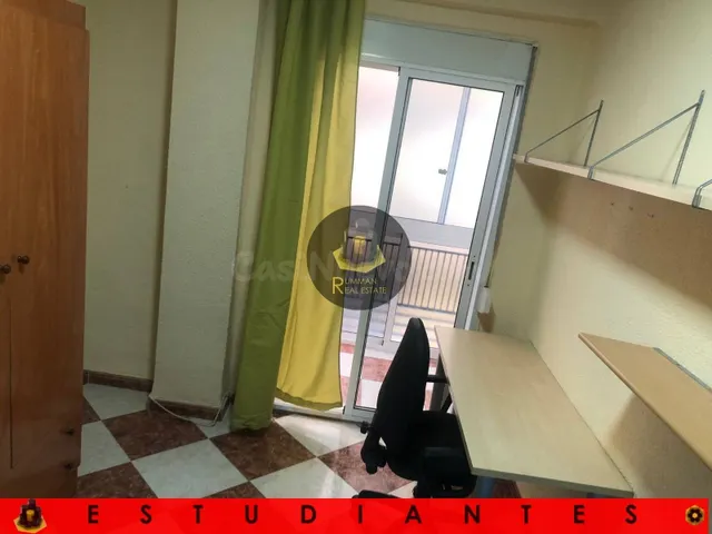 EST/ Piso amueblado para ESTUDIANTES con TRES dormitorios en - foto 5