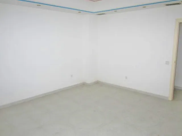 Oportunidad invesores!!! Gran local comercial de 300 metros en la Av. de Denia. — 34
