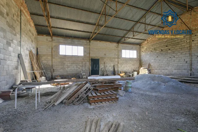 Nave industrial con amplio terreno urbano en Pulianas (Grana - foto 2