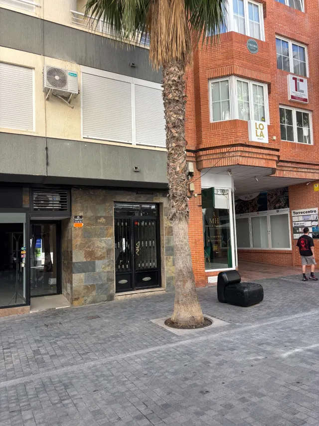 Amplia vivienda con vistas al mar y al Real Club Náutico, en pleno centro de Torrevieja — 21