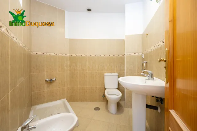 Piso de 3 dorm. y 2 baños en el centro de Atarfe - foto 3