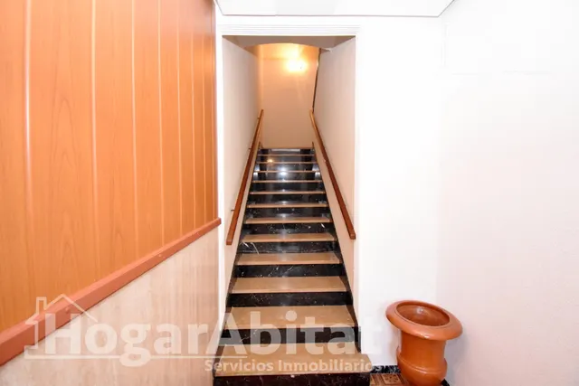 AMPLIA CASA CON LOCAL COMERCIAL, GARAJE Y TERRAZA — 49
