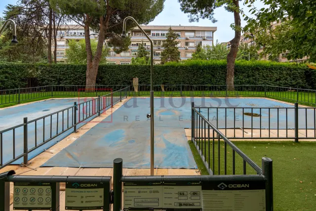 PISO EXTERIOR CON PISCINA  Y PLAZA DE GARAJE EN EL BARRIO DE ESTRELLA — 35