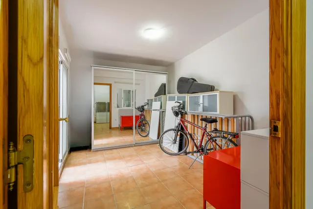 BAJO CON DISTRIBUCIÓN DE VIVIENDA Y PATIO EN GRAU DE VALENCIA — 26