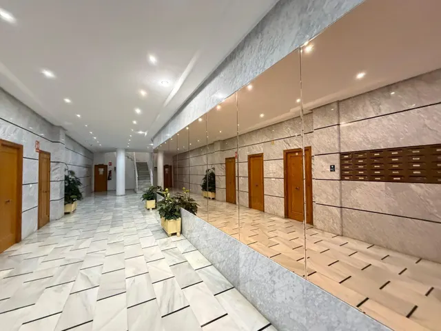 Apartamento a 350 metros de playa del cura con 2 dorm. 1 baño. en frente de av. de las habaneras. superficie de 66 m2. — 35