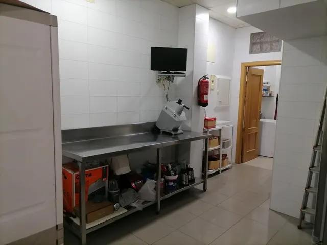 OPORTUNIDAD VIVIENDA + NEGOCIO EN CACABELOS — 33