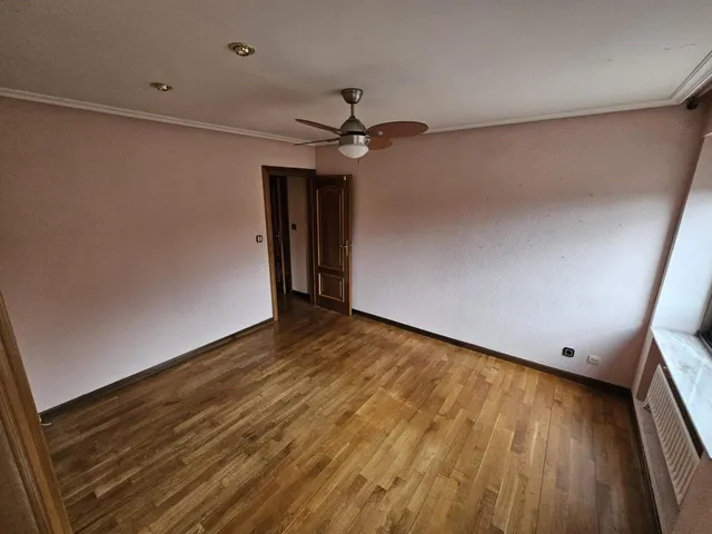 Exclusividad, amplitud y confort en el centro de Salamanca, 3 amplios dormitorios y plaza de garaje cerrada — 32