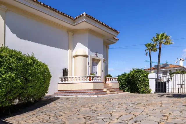 Chalet 5 habitaciones 334m² en venta - Costa Del Sol - foto 2