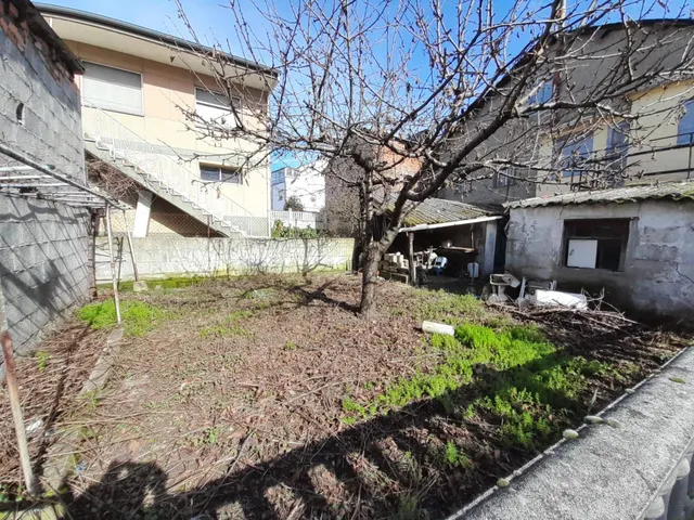 CASA CON PATIO PARA REFORMAR EN CACABELOS — 24