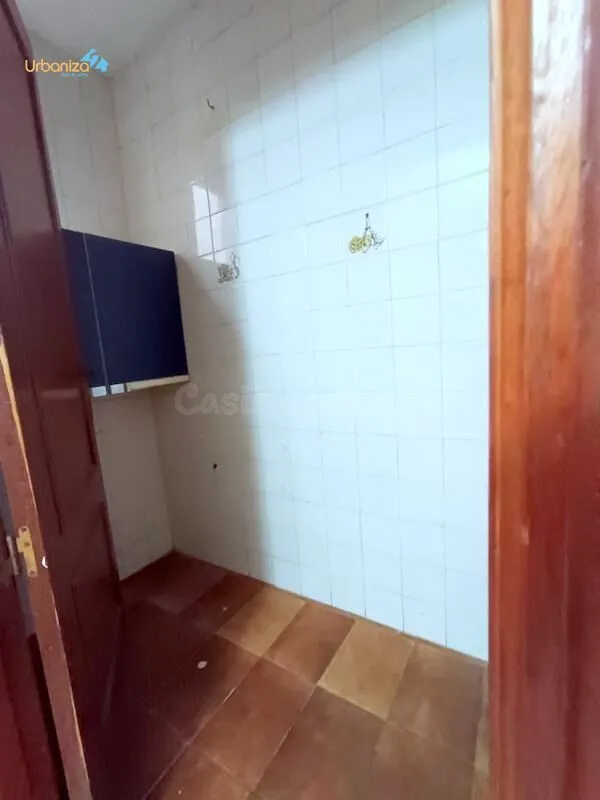 Amplia Casa en María Auxiliadora, Badajoz - Oportunidad Única por €429,000 — 4