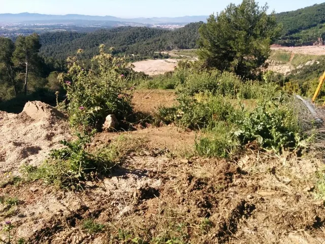 SOLAR EN SANT FELIU DEL RACO — 3