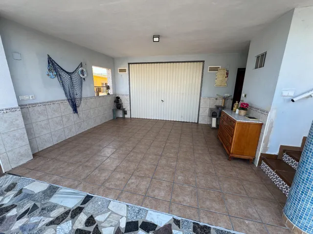 ENCANTADOR CHALET CON PARCELA A ESCASOS METROS DEL MAR — 28