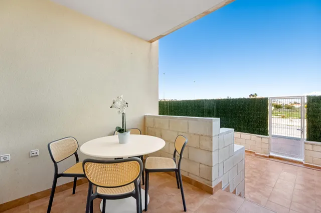Moderno Piso en Lomas de Cabo Roig con Vista al Mar — 18