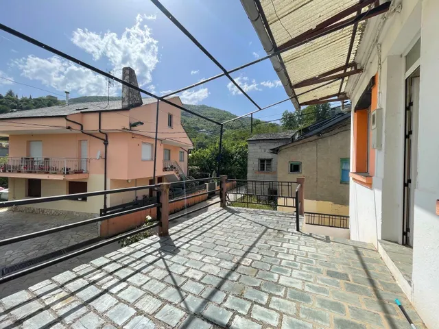 SE VENDE CASA EN CORULLÓN — 2