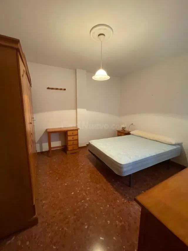 Excelente piso en el centro de Cabra - foto 2