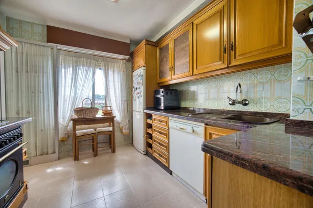 Vivienda de 4 dormitorios con terraza y urbanización en san blas — 10