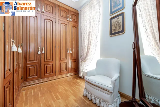 CHALET ADOSADO EN ZONA LA CALETA — 31