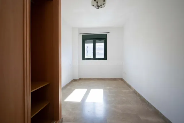 Estupendo piso en Camas con terraza, plaza de garaje y trastero!!!! — 23