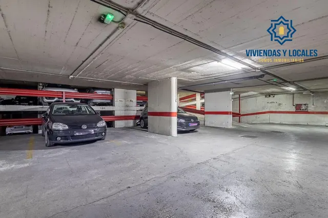 Magnífico piso con plaza de garaje junto a Catedral. — 28