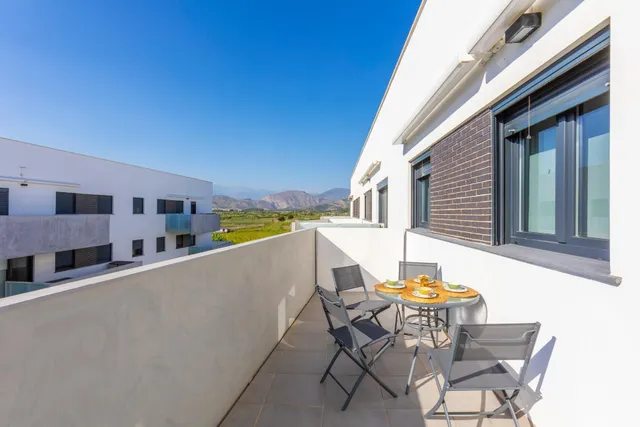 Ático Premium en Selecta Costa, Salobreña: diseño, confort y una terraza para vivir el Mediterráneo. — 7