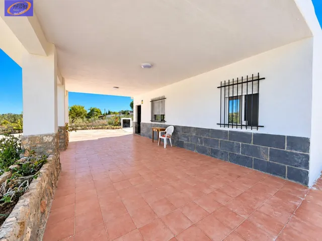 Chalet con reforma a estrenar y con balsa en Riba Roja del T - foto 4