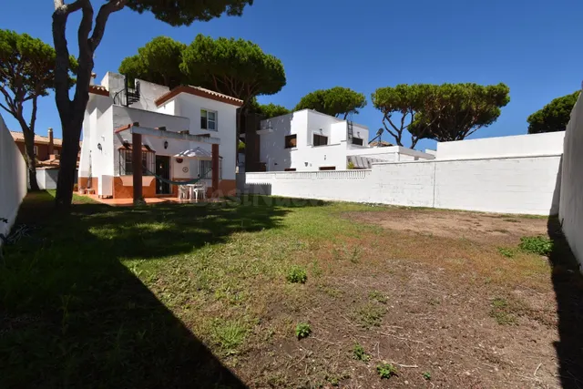 CHALET INDEPENDIENTE EN COSTA SANCTI PETRI A 700 METROS DE LA PLAYA — 4