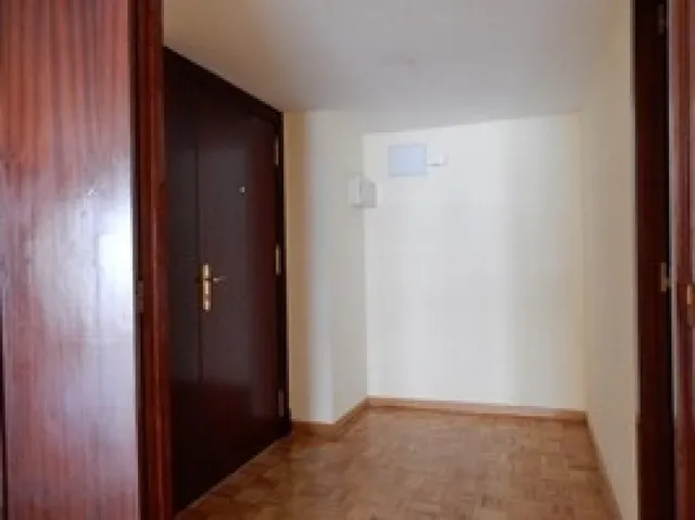 Piso de 4 habitaciones, 2 baños, salón, cocina y terraza. — 11