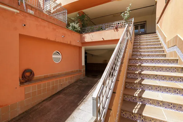 Magnífico adosado con apartamento independiente en Bola de Oro, Granada — 46