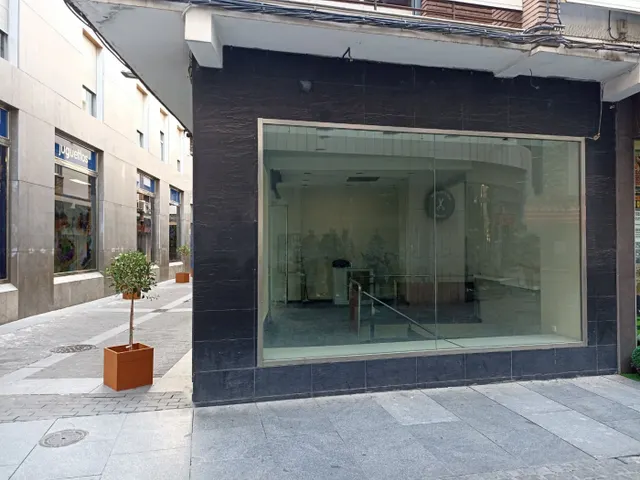 Local comercial en zona prime, con mucho paso. — 5