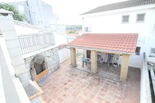 CASA A TRES VIENTOS CON 4 habitaciones, AMPLIO GARAJE Y PATI - foto 2