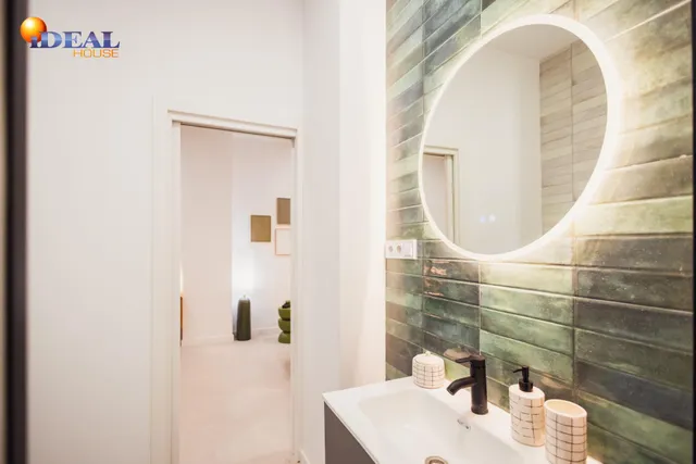 Tu refugio de diseño en el corazón de Granada: Estilo, practicidad y comodidad a pie de calle. — 12